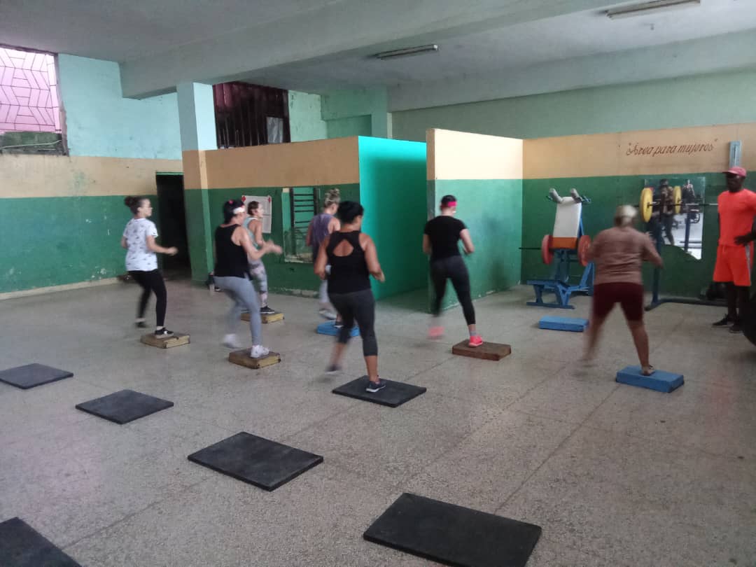 GimnasioGtmo's tweet photo. Continua el gimnasio de cultura física brindando su servicio a la comunidad no te quedes en casa visítenos. #PorunaVidasaludable #GuamtánamoTierrasdeCampiónes #CubaEstáFirme. https://t.co/OUbppfXtXQ
