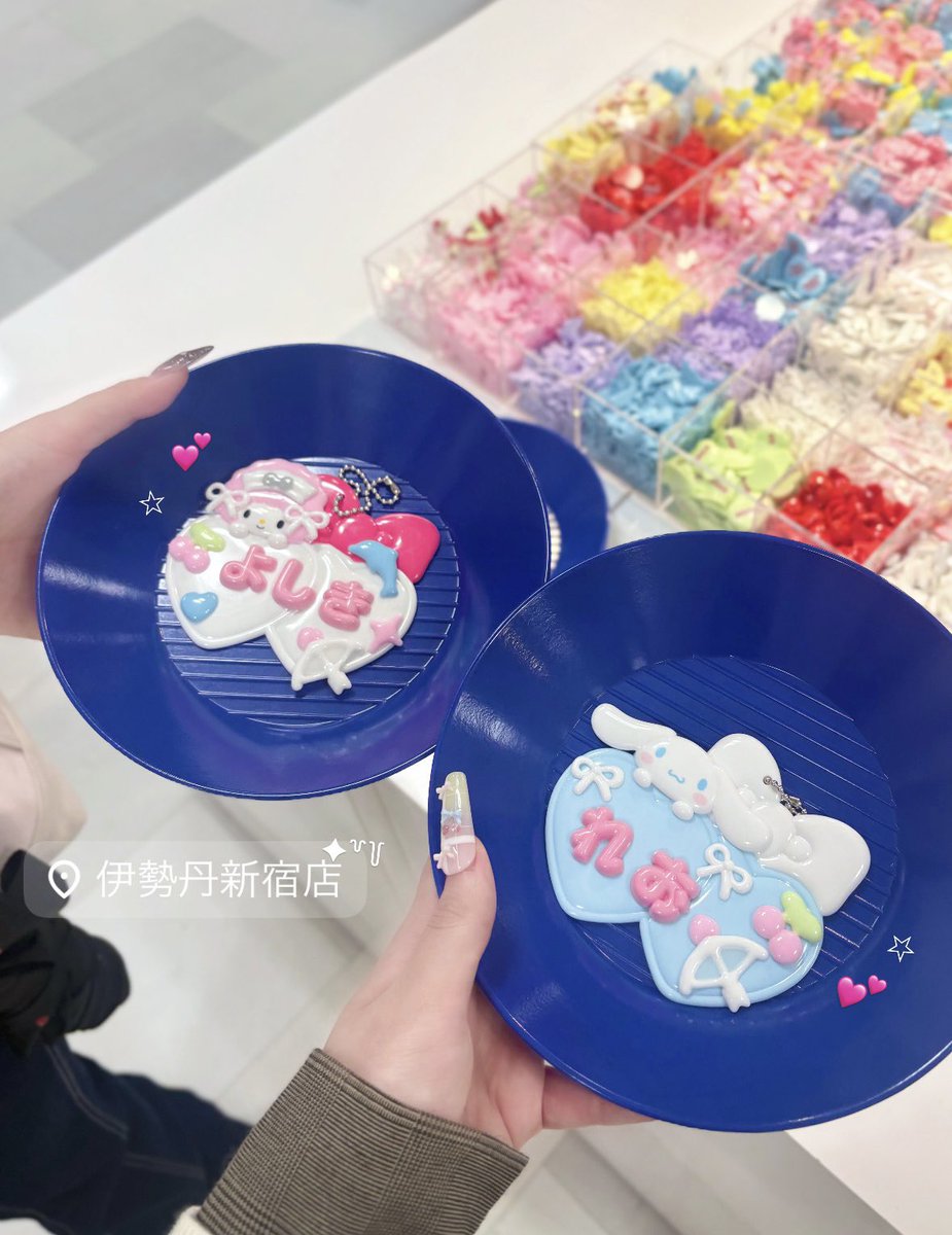 LEOKAWAII__'s tweet photo. 伊勢丹新宿のメルヘン工房👶🏻🎀れおよしき🤍💕で限定デザインのネームプレートつくれてかわいすぎる(`σ̴̶̷̤  ̫ ᴗ̤´)⭐ https://t.co/ulmrO71JfD