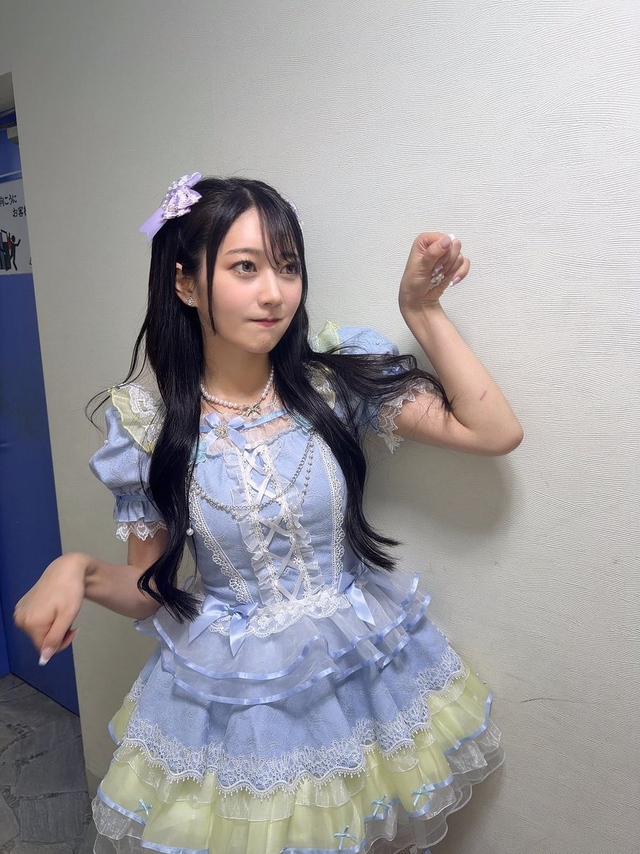 sumire_MewMew's tweet photo. 【#夏目綾トワイライト】
ゲスト出演させてもらいました✨

すごい懐かしい顔がステージから見えて
感極まりで危なかった‼︎

しかも、衣装チェンジもさせてもらって
初めてレベルのフリフリでめっちゃ照れた

綾との日々とか、デビューした時の
えみみと亜里沙の思い出とかが溢れて泣きそうでした😹 https://t.co/yo6Dc1e7lh