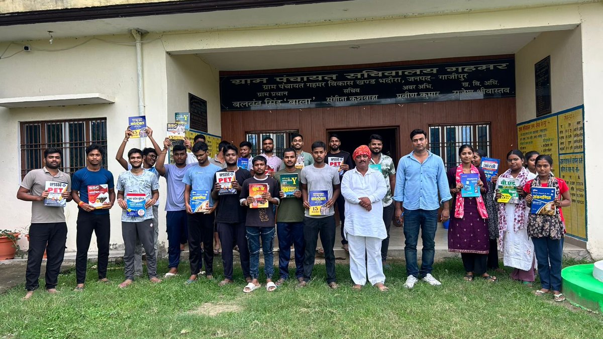 Gahmar_Updates's tweet photo. The village head (Pradhan) of Gahmar has today established a library for the children, providing a space where they can sit and study and access books for their exam preparations free of charge. This is truly commendable initiative; thanku, Shri Balwant Singh ji @myogiadityanath https://t.co/DZxbZKfBDH