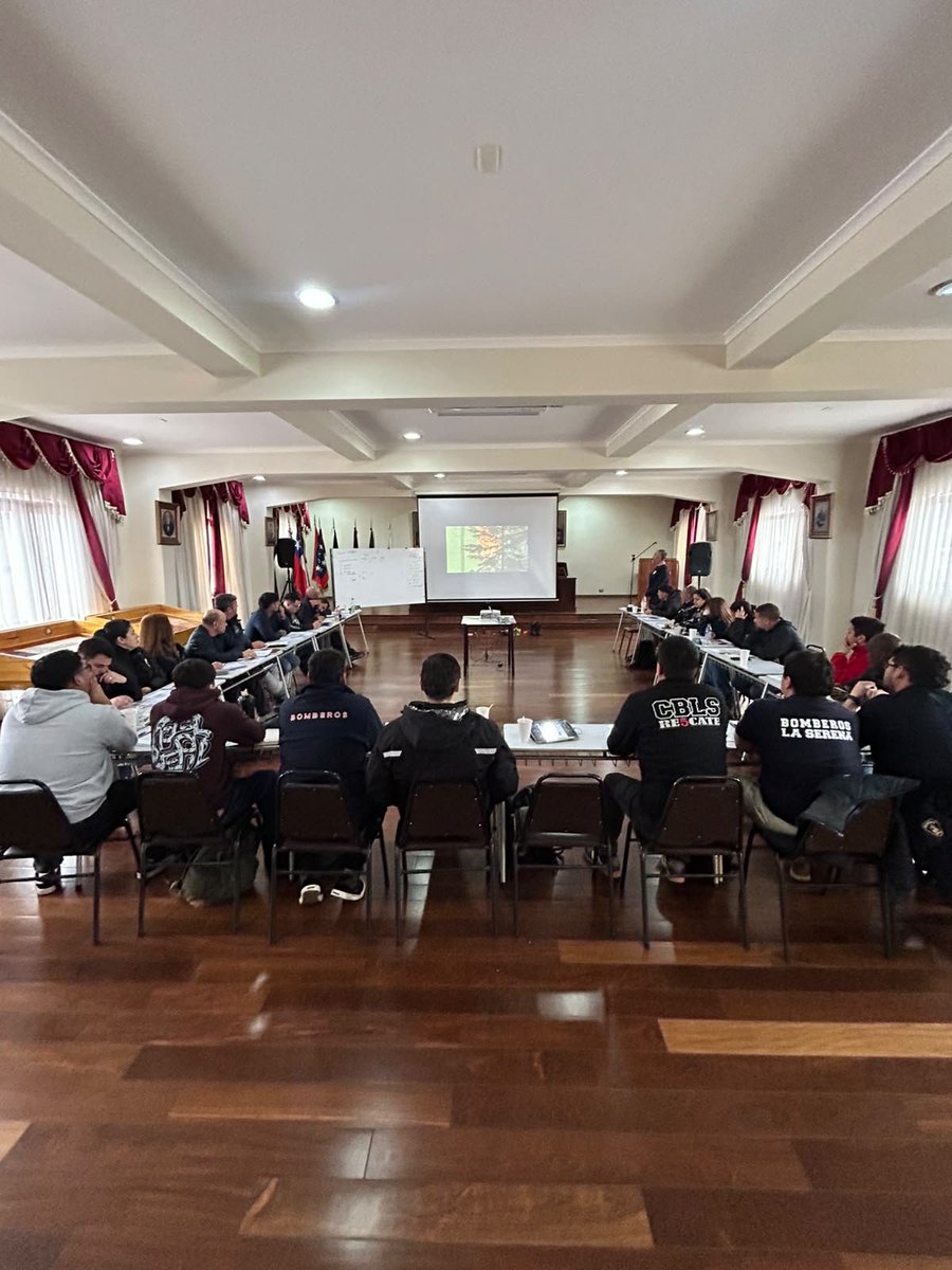 CB_LaSerena's tweet photo. El Cuerpo de Bomberos de La Serena ha iniciado su proceso de capacitación para la conformación y fortalecimiento de su Equipo Forestal, mediante la realización de los cursos S-130 y S-190, impartidos en el marco de la formación especializada de CORMA y ANB.

@cormachile https://t.co/Jrc8Lu8dvc