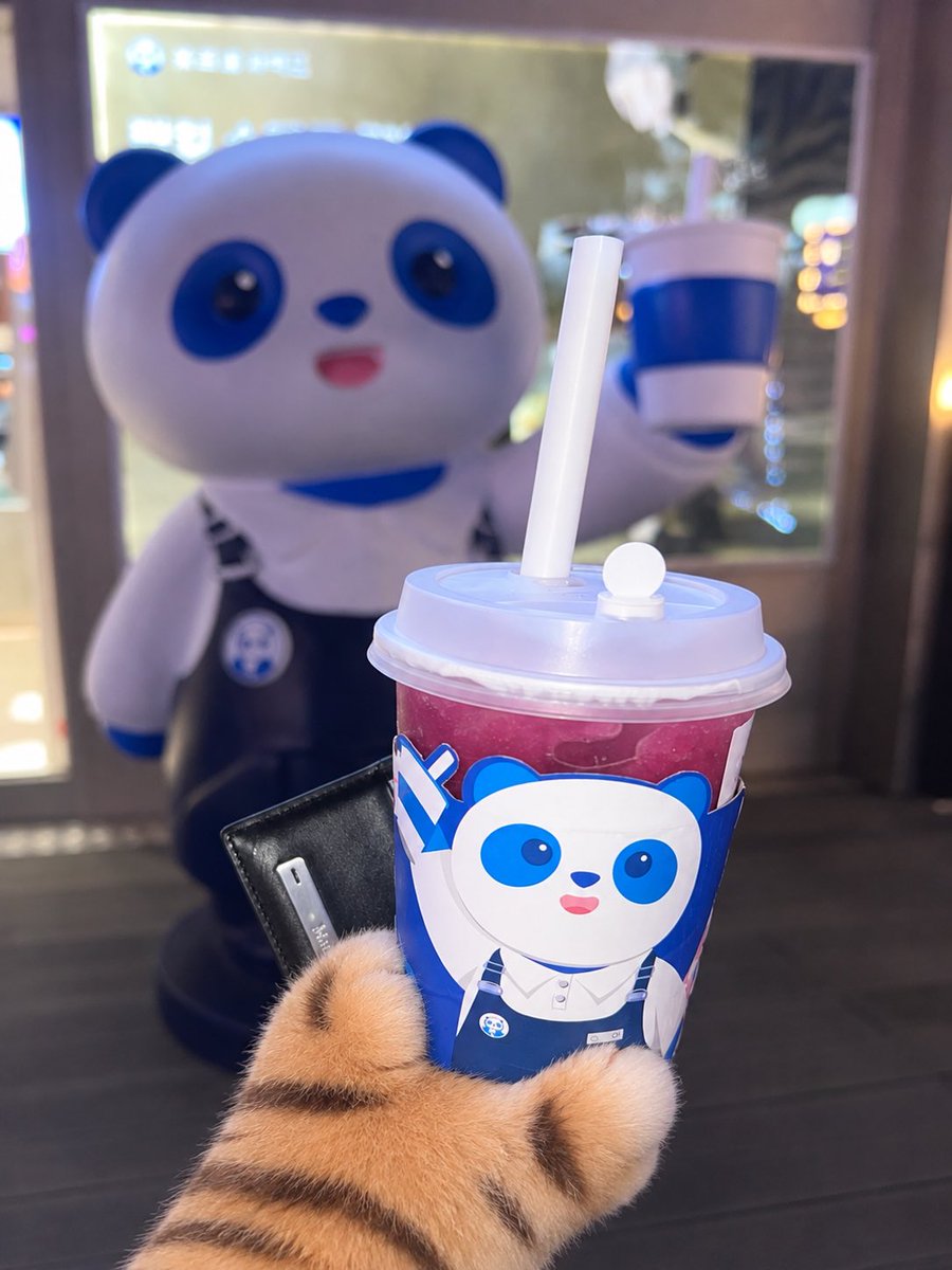 turnontheluv's tweet photo. 용가훠궈 가서 석준소스 만들어먹고
차백도 포도 뭐드라 암튼 그거 먹음 🙂‍↕️🙂‍↕️ https://t.co/ucUBdVZnFu