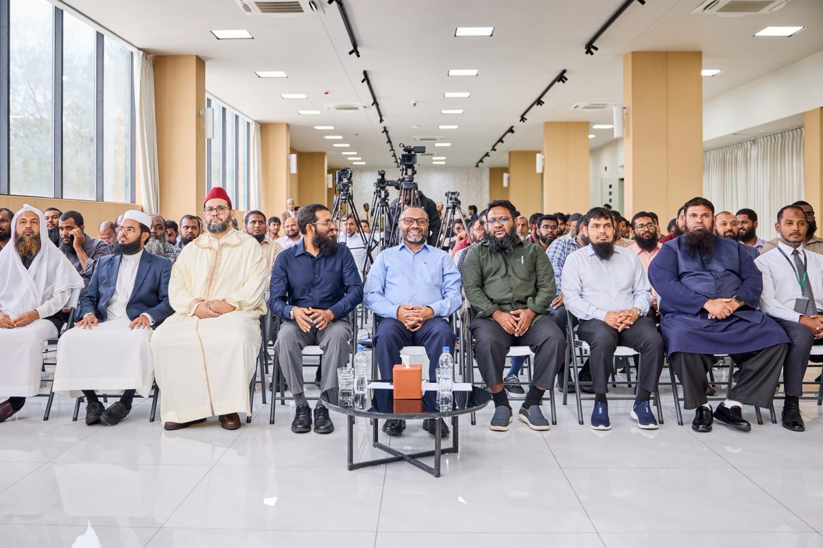 Mohamedshaheem1's tweet photo. أتقدم بخالص الشكر والتقدير للإخوة في جمعية السلف بجمهورية المالديف على دعوتهم الكريمة لحضور حفل افتتاح الملتقى السنوي لمجلس الدعاة.

أقدر جهودهم المباركة في خدمة الدعوة ونشر العلم وتعزيز القيم الإسلامية، وأسأل الله أن يوفقهم ويسدد خطاهم، وأن يبارك في الملتقى والقائمين عليه، وينفع به الدعاة والمجتمع.

نسأل الله التوفيق والسداد للجميع، ونسعد بمشاركتكم ودعواتكم الطيبة لهذا الملتقى المبارك.
