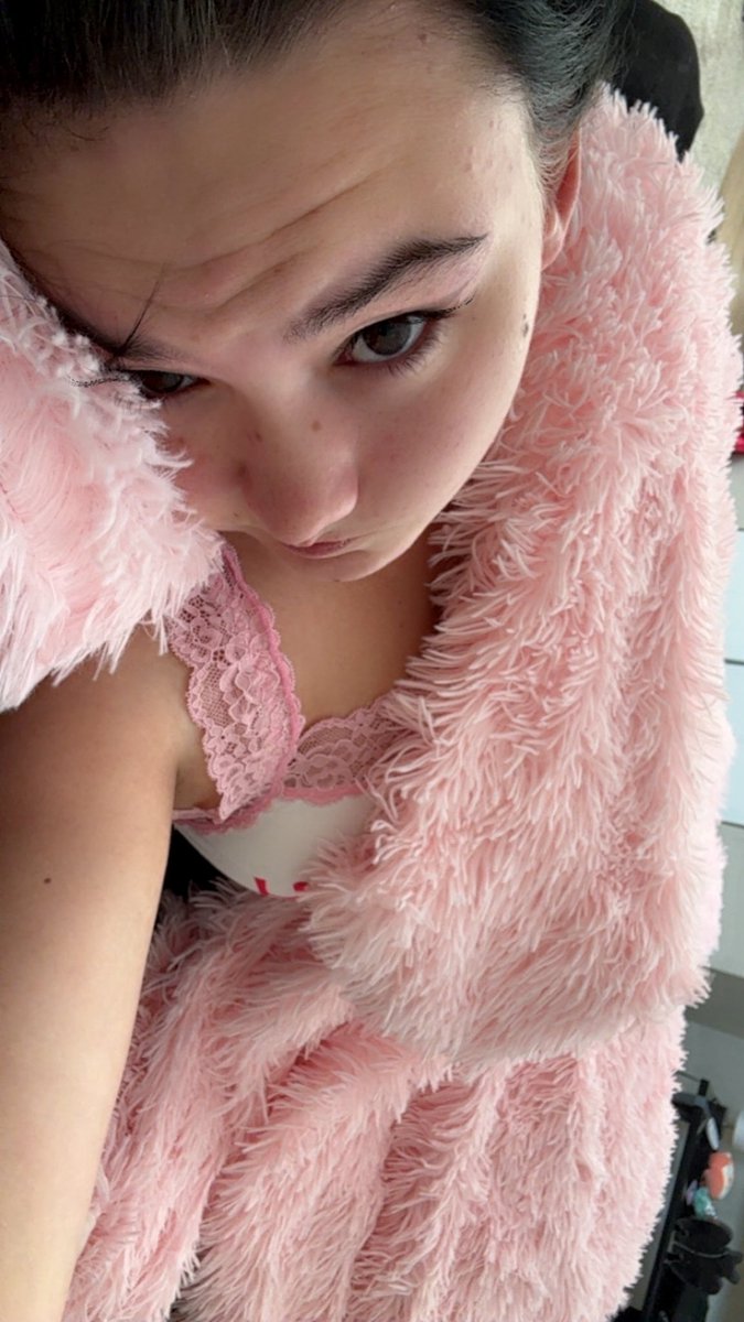 LittleAnne02 tweet picture