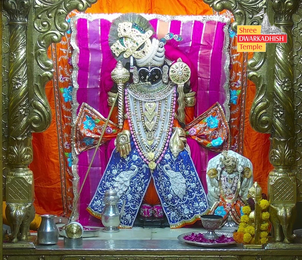 DwarkaOfficial's tweet photo. राजाधीराज द्वारीकाधीशजी के संध्या आरती दर्शन 🙏🏻
श्री द्वारकाधीश मंदिर द्वारका,गुजरात
दिनांक :- 10/09/2026 गुरुवार                                                    

#dwarka #sandhyaaarti
#ShridwarikadhishmandirOfficial https://t.co/Lr1CsF6AT7