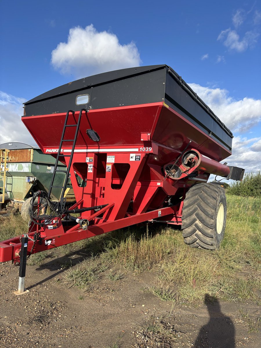 heggie17's tweet photo. 2011 Brent grain cart. Agrimatics, fire kit. 27,500$. Retweets appreciated https://t.co/FxbPK1h8Tk