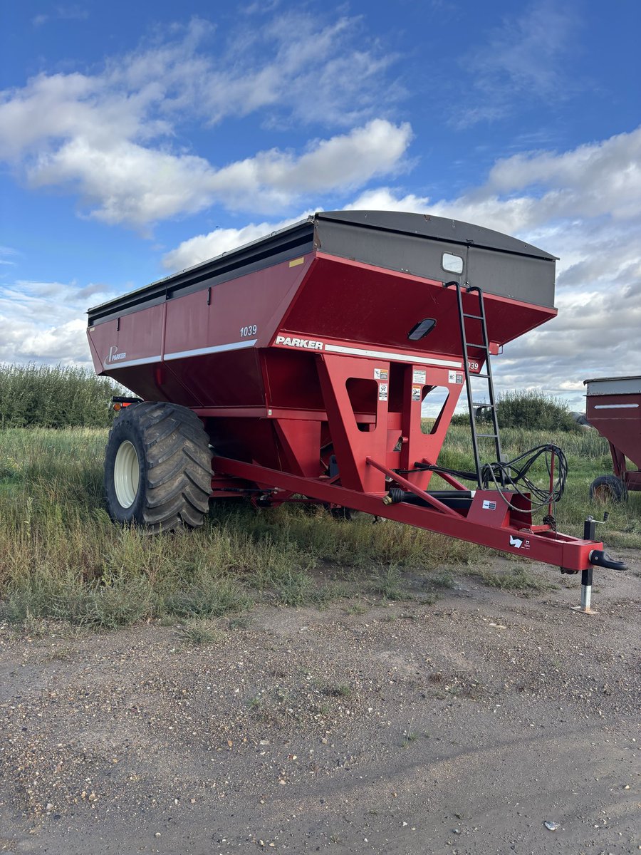 heggie17's tweet photo. 2011 Brent grain cart. Agrimatics, fire kit. 27,500$. Retweets appreciated https://t.co/FxbPK1h8Tk