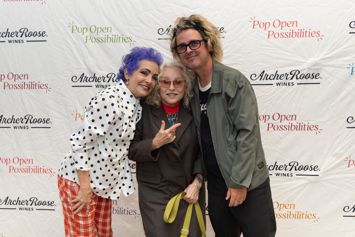 greenday_ita's tweet photo. Billie Joe Armstrong with Jane Wiedlin and Gina Schock of The Go-Go's at "Last Night I Had a Dream", an immersive art and music event curated by artist Darren Le Gallo, at @bluegroundstudios.
📸 @stefaniarosinistills_smpsp
#greenday #billiejoearmstrong #thegogos https://t.co/tM7TpNX4wy