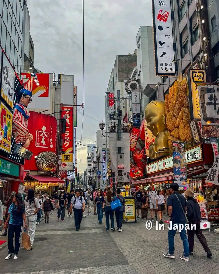 ThePrincesifqn's tweet photo. Not just a street, it's a show. Giant crabs, pufferfish, Glico man running forever, and a line for food at every doorway. Dotonbori (道頓堀), Osaka 🇯🇵.
#Dotonbori #道頓堀 #DotonboriStreet #Osaka #大阪 #Namba #難波 #Japan #日本 #OsakaStreet #VisitOsaka #StreetPhotography #injapan https://t.co/7lD6WjKa5Y