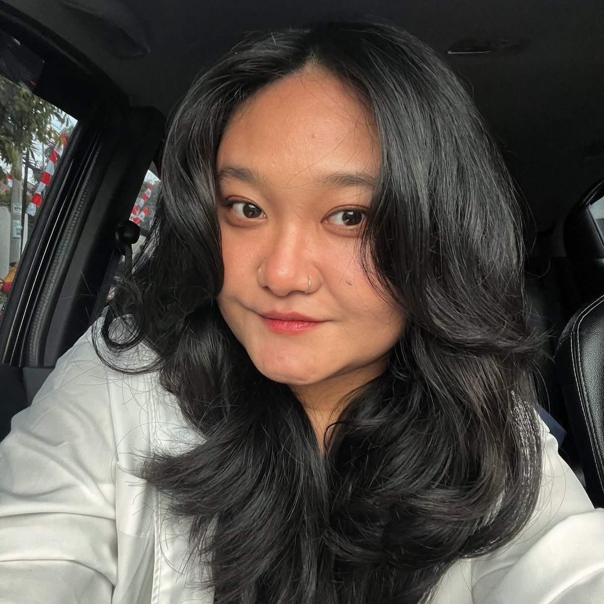 tomatolemony's tweet photo. [QUEER FRIENDSHIP APPLICATION]

name: sky
age: 27
occupation: digital marketing analyst, book editor
zodiac: virgo
height: 155cm
hobby: baca buku, renang, nonton film, masak
fun fact: suka ngobrol sama kucing https://t.co/ZmtJnFV3Z7
