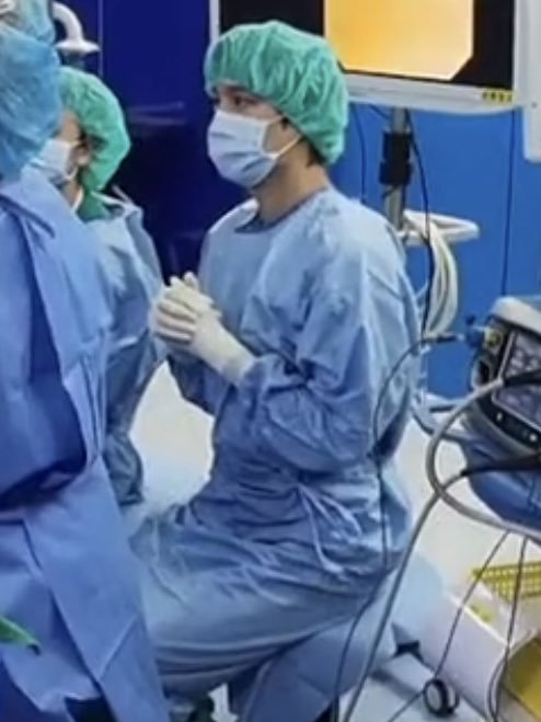 aphroditekji's tweet photo. bro this is my doctor im gonna die 😂😂😂😭😭😭‼️‼️‼️ https://t.co/m58tN6LHSp