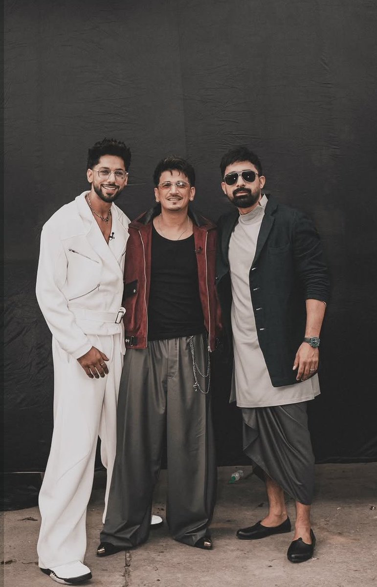 Swatishrii's tweet photo. Ranvijay Sir adores Baseer like his kid ❤️
Prince is so proud of Baseer 🌟

#BaseerAli #RoadiesRebirth 
#Roadies https://t.co/eoP6nAoLbK