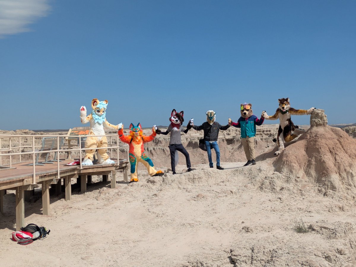 ShrimpScampe's tweet photo. 🦐I was told there was a sea out here so I went with some friends to investigate🦐
🦐Sadly it seems to have disappeared and now it's maybe a little too warm for this shrimp🦐
#FursuitEveryDay #BadlandsNationalPark https://t.co/oH48NKigW5