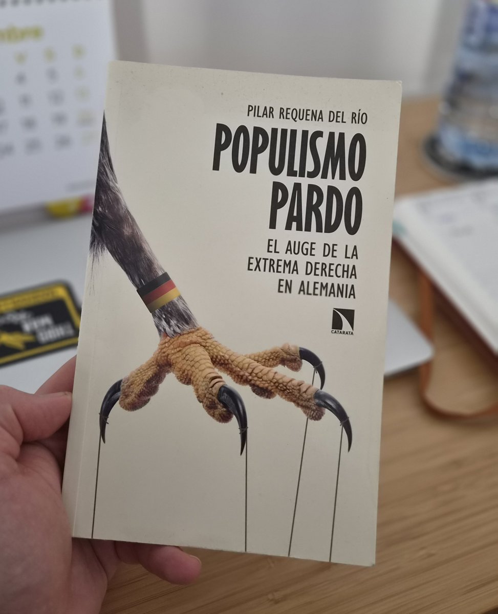 HerranzG's tweet photo. A todo el que quiera entender bien la historia de AfD, su implantación en la ex RDA, la camaleónica Alice Weide, sus nexos neomazis, etc... TODO está en 'Populismo Pardo' de Pilar Requena @CatarataLibros 
#Alemania 🇩🇪 https://t.co/HImHzrg4dB