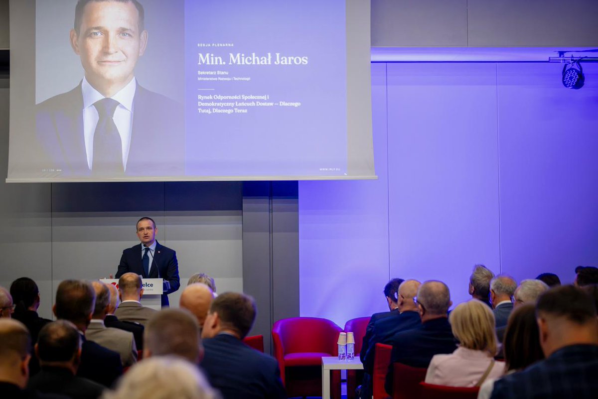 Wiceminister Michał Jaros podczas I Międzynarodowego Forum Liderów Odporności Społecznej na MSPO w Kielcach
