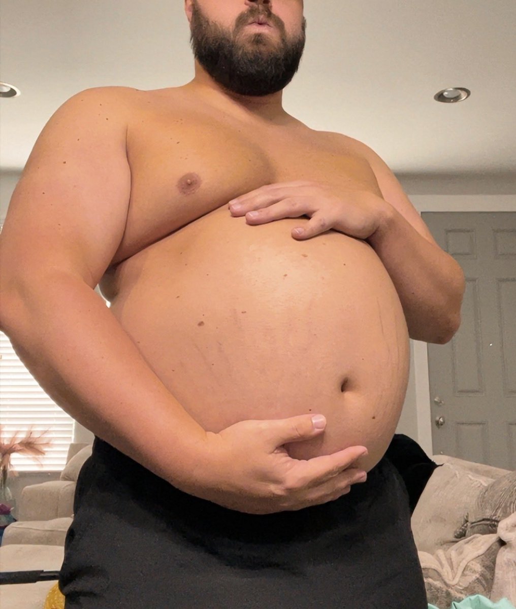 xfattychattyx's tweet photo. I don’t know what I’m going to do if my muscles keep growing like this!? https://t.co/M7whUXJiur