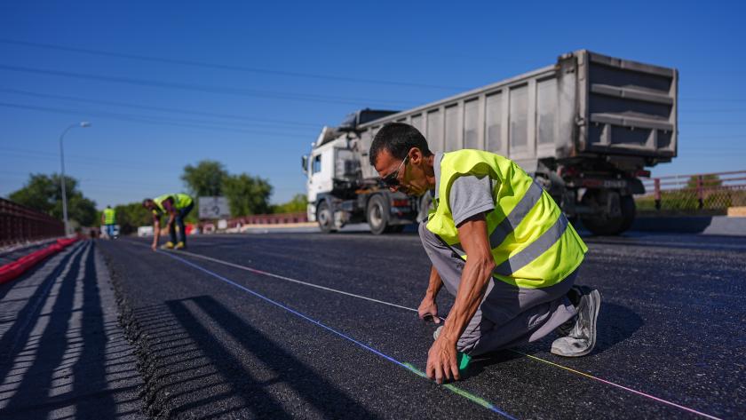 Transportes_CM's tweet photo. 🛣️ La @ComunidadMadrid retomará las obras de la M-203 entre #MejoradadelCampo y #Loeches con una inversión de 61 millones.
➡️ Beneficiará a la zona del Corredor del Henares, creando una nueva conexión entre la A-2 y la R-3.
+Info: https://t.co/C6M7quBwYa
#100MedidasDERMadrid https://t.co/dRmnFf6Y6N