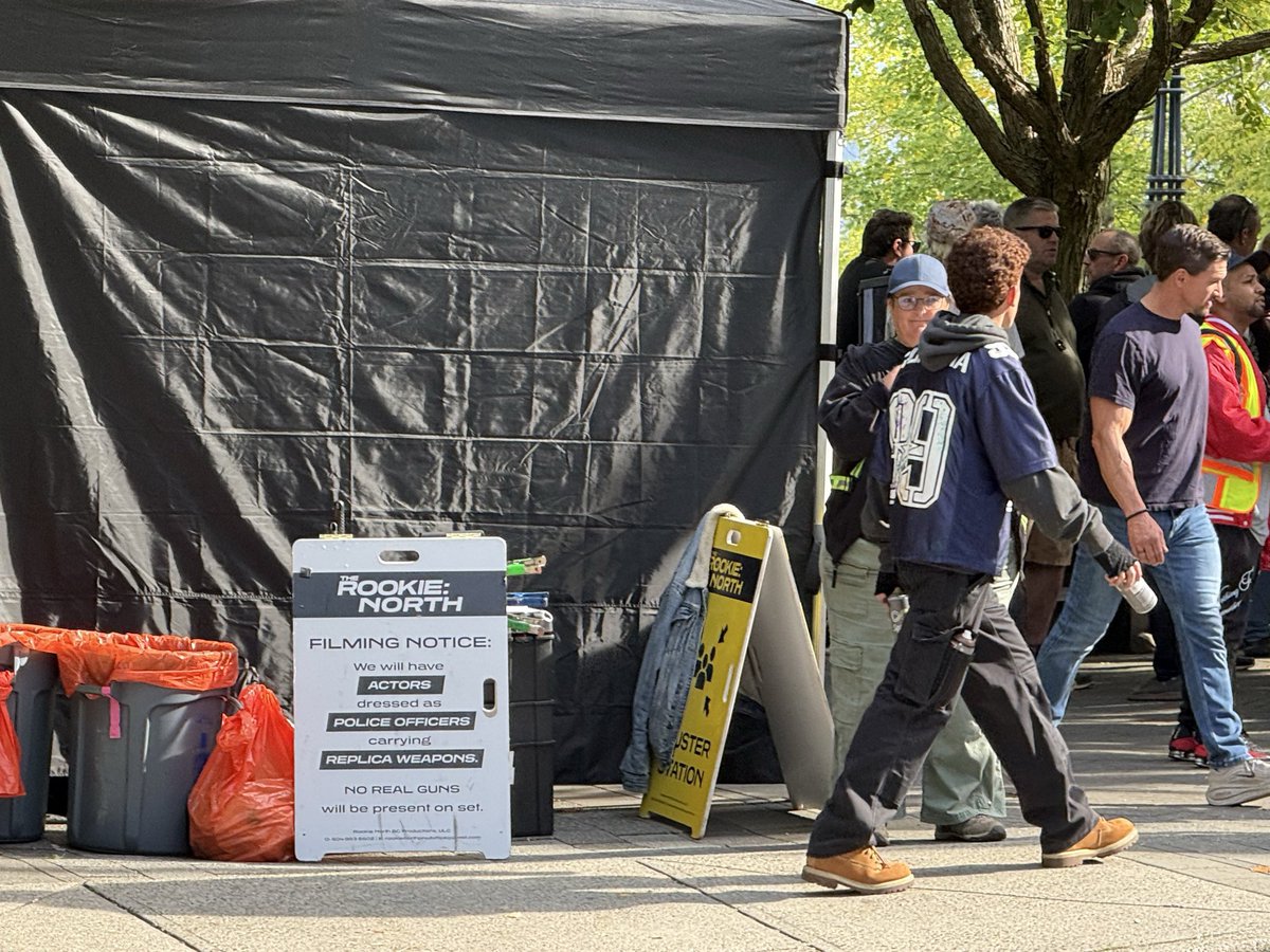 rookienorthbts's tweet photo. BTS 📸 | Count3D via Twitter [09.09.26]

— THE ROOKIE: NORTH filming at Cordova St and Bute St. #Vancouverfilm #filmingonlocation #therookie https://t.co/NCXyW6oEWK