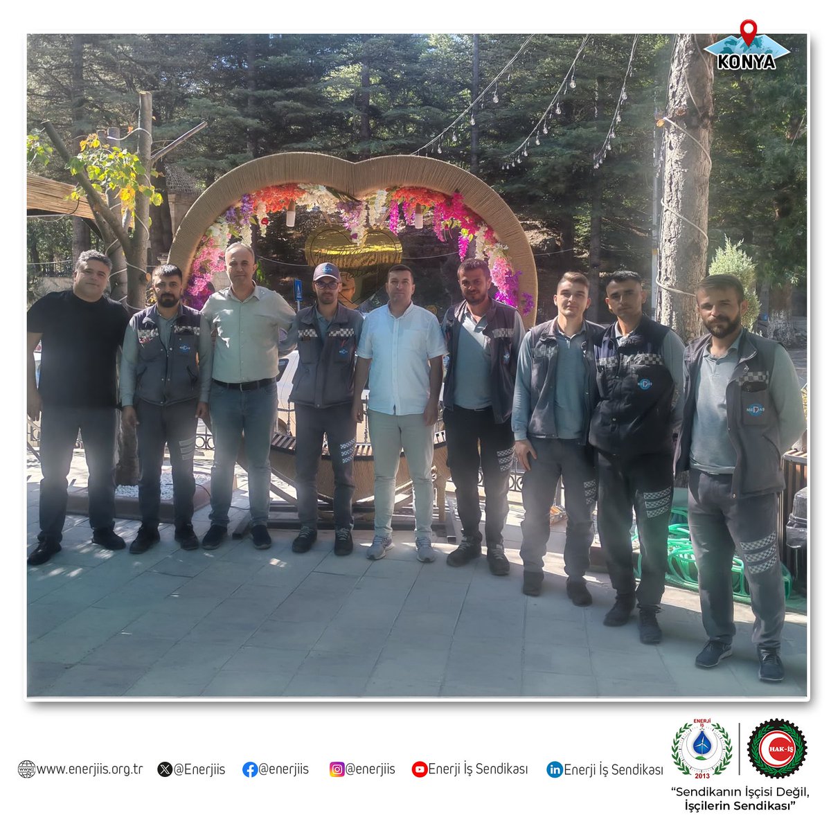 Enerjiis's tweet photo. Teşkilatımız ile birlikte, MEDAŞ Konya Hadim İşletme Sorumlusu Sn. Ali İNCE ve Taşkent Şefi Sn. Hüseyin DENİZ tarafından, Hadim Mobil ve Endeks ekiplerinde görev yapan kıymetli üyelerimizle bir araya gelinmiştir.

Gerçekleştirilen ziyarette, sahadaki çalışma koşulları ve güncel gelişmeler üzerine değerlendirmelerde bulunulmuş; sendikal faaliyetlerimiz kapsamında yürütülen çalışmalar ele alınarak üyelerimizin görüş, öneri ve talepleri hakkında karşılıklı istişare gerçekleştirilmiştir.

Yakın ilgileri ve misafirperverlikleri dolayısıyla değerli üyelerimize teşekkür eder, çalışmalarında başarı ve kolaylıklar dileriz.

@MERAMEDAS 

#enerjiişsendikası #sendikanınişçisideğil #işçilerinsendikası #sendikalçalışma #medaş #meramelektrik #konya