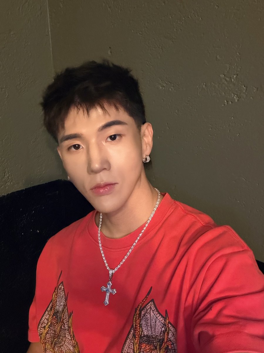 4SominAndBM's tweet photo. [🫧] 260909 19:56 CEST 🇪🇸
♣️:

"Today's selfie!
Sharing a Barcelona selfie!" https://t.co/hCuUwveIVu