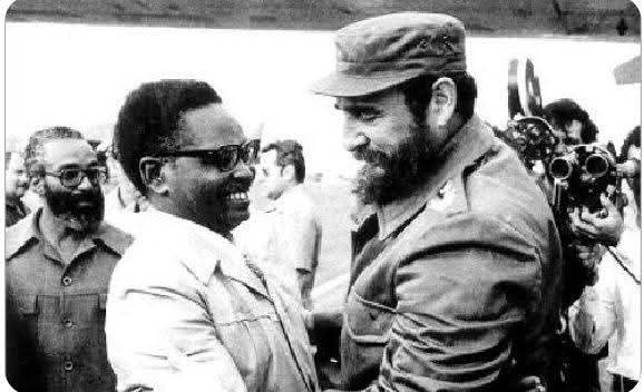 IleanaMartinHe3's tweet photo. Hace  47 años un 10 de septiembre falleció Agostinho Neto, fundador del MPLA y ferviente luchador por la independencia de Angola, de la que fue su primer presidente. #Cuba lo recuerda  #CubaViveEnSuHistoria https://t.co/1E1R0oCbRx