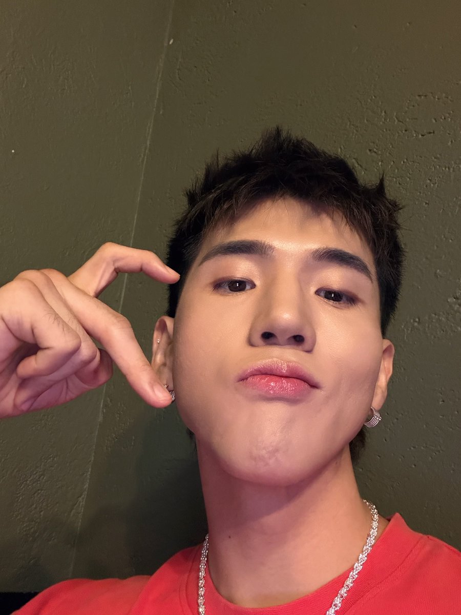 4SominAndBM's tweet photo. [🫧] 260909 19:56 CEST 🇪🇸
♣️:

"Today's selfie!
Sharing a Barcelona selfie!" https://t.co/hCuUwveIVu
