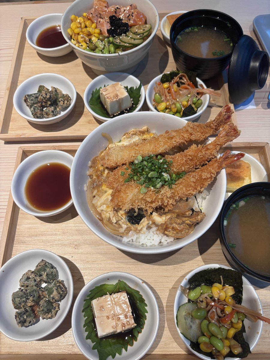 viewwrs's tweet photo. เวลาเดินสยามแล้วไม่รู้จะกินไร ชอบไปกิน Kofuku เหมือนกันค่ะ อาหารเซทจัดใหญ่ อร่อยในราคาประหยัด เซทละประมาน200ได้ ละอิ่มจริง ชอบเกี๊ยวฝอยๆทอดที่ร้านเสิร์ฟให้ทุกโต๊ะ กินเพลินจริง https://t.co/NRv2ftW8ls