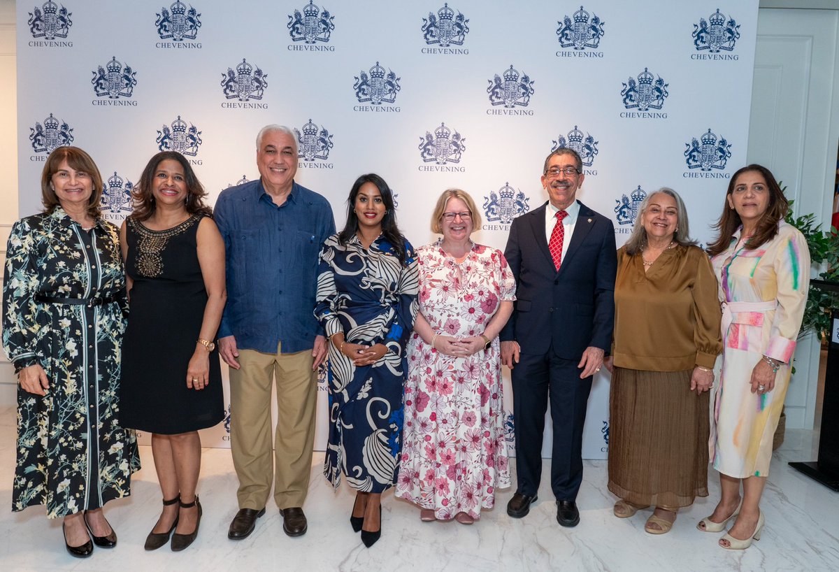 ukindomrep's tweet photo. Gracias a @luismdecamps, @mescytrd, @ambienterd y @fundacionbrugal e invitados especiales por sumarse a esta celebración del liderazgo, la educación y los vínculos entre el Reino Unido y la República Dominicana. https://t.co/oVJC76jZC4