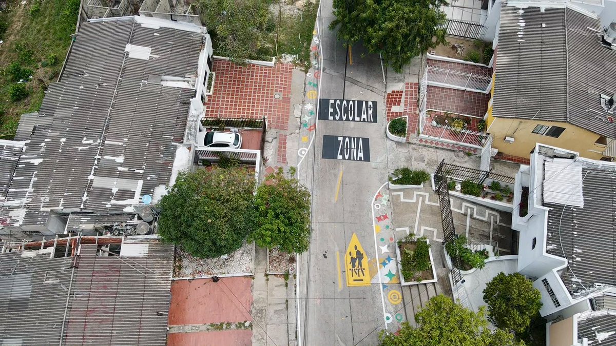 alcaldiabquilla's tweet photo. Implementamos una nueva estrategia de urbanismo táctico en la calle 83, entre carreras 41D y 42.

Buscamos que, a través de esta intervención vial, los conductores reduzcan la velocidad y que mejoremos la seguridad en esta zona escolar y residencial. https://t.co/fBrEd5zLV9