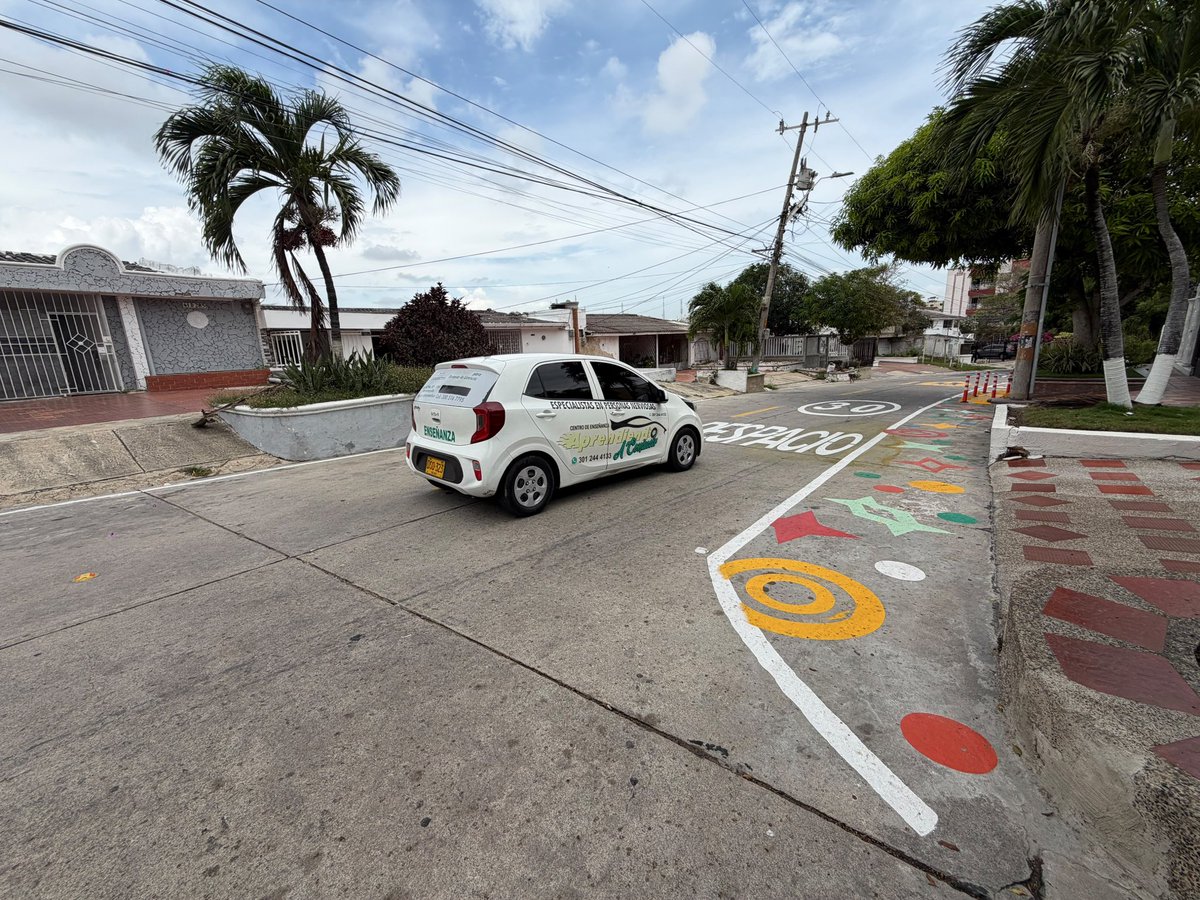 alcaldiabquilla's tweet photo. Implementamos una nueva estrategia de urbanismo táctico en la calle 83, entre carreras 41D y 42.

Buscamos que, a través de esta intervención vial, los conductores reduzcan la velocidad y que mejoremos la seguridad en esta zona escolar y residencial. https://t.co/fBrEd5zLV9