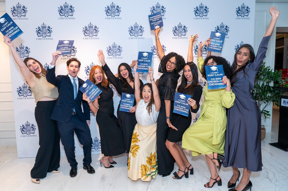 ukindomrep's tweet photo. 🎓 @Uma_Kumaran y @CarolvanderWalt acompañaron a la comunidad Chevening de 🇩🇴 en la despedida de la nueva cohorte de becarios y en el lanzamiento oficial de la primera Asociación de Alumni Chevening del país. https://t.co/WXbsEwTsbn