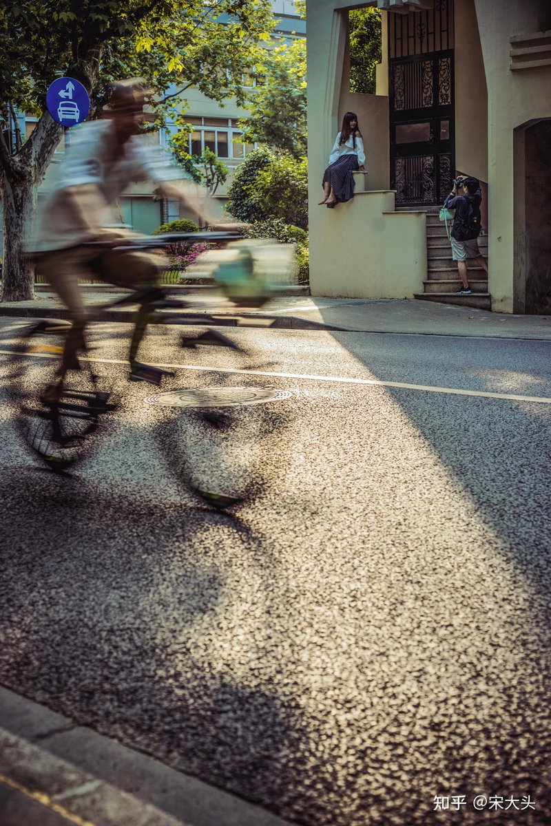 SyedSaimRaza4's tweet photo. Coffee steam curling in the morning sun while a cyclist zooms by on the quiet side street. Perfect little random street moment today. https://t.co/vZsUTJIEUH