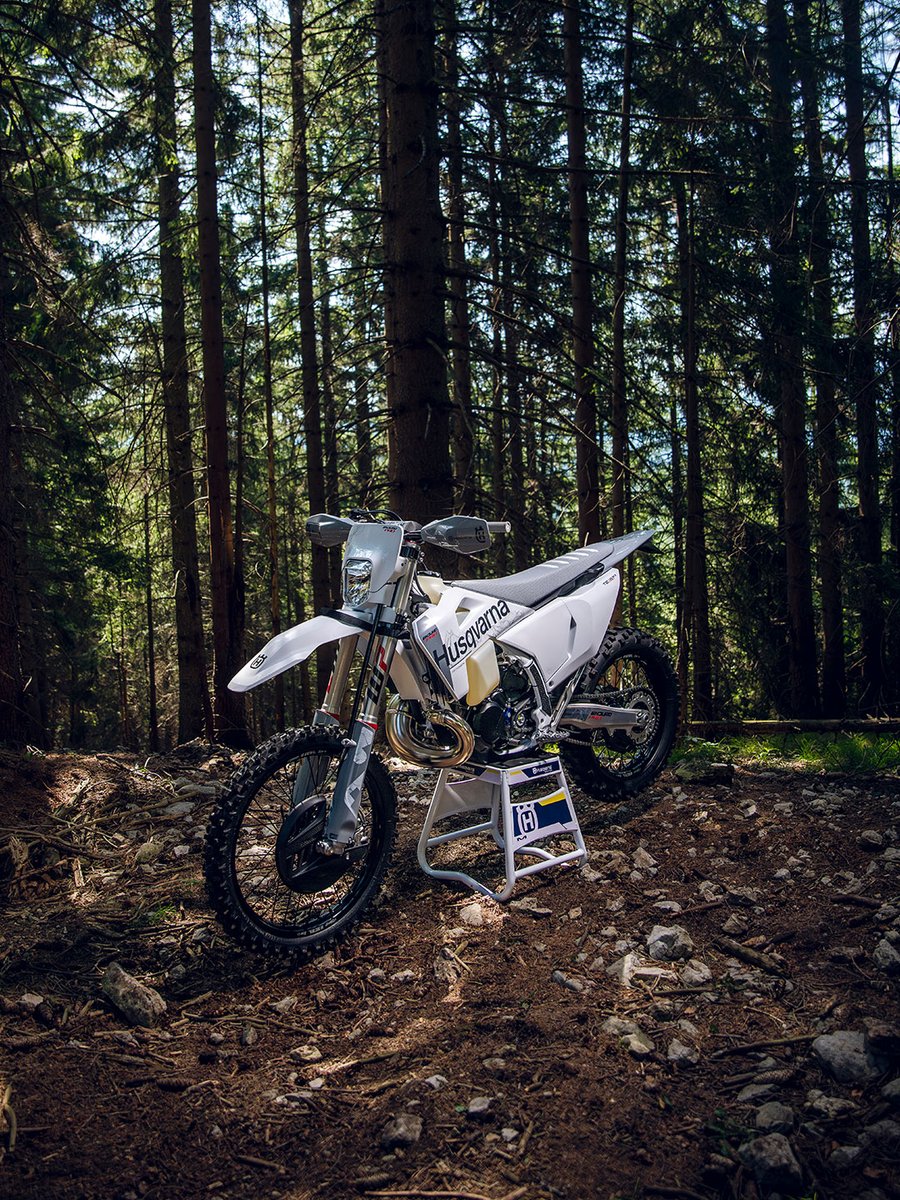 HQV_MotoUK's tweet photo. Competition-focused performance, premium Technical Accessories and exclusive Pro styling, built to take on demanding enduro terrain.
Meet the new 2027 TE 300 Pro and FE 350 Pro. https://t.co/xuO5uaLHdg
#Husqvarna #GoRide #RideHusqvarna #Enduro #TE300 #FE350 https://t.co/c0UGTHdPfH