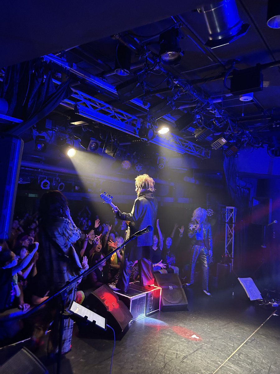 Pachelbel_Ito's tweet photo. 卓偉さん夏のツアー完全終了しました！
平日にも関わらずたくさんのお客さんが詰めかけて下さってありがとうございました！
たいへんにロックないいライブになりましたー💪
楽しかったよー♪ https://t.co/Oi3hxFV54o