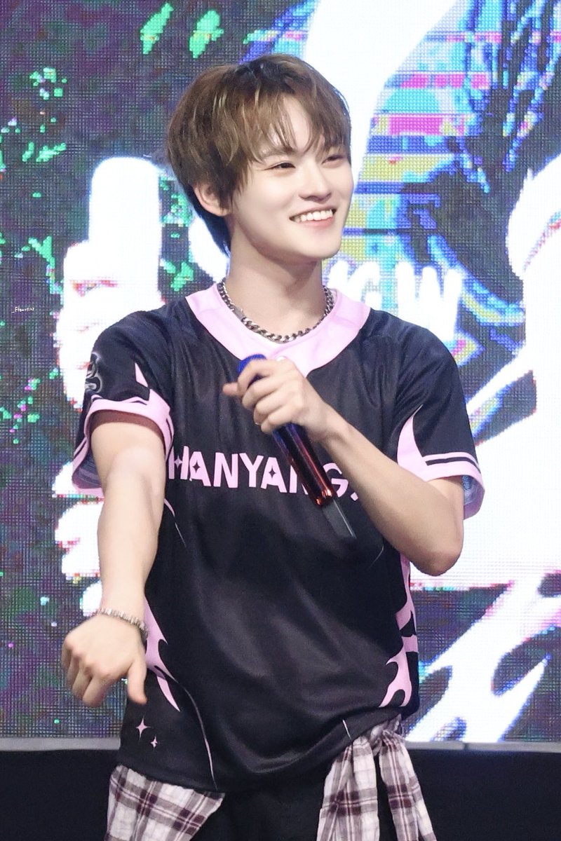 _Fleur1122's tweet photo. 260910 한양여대 

#천러 #辰乐 #CHENLE 
#NCT #NCTDREAM https://t.co/8PEwADMp2T