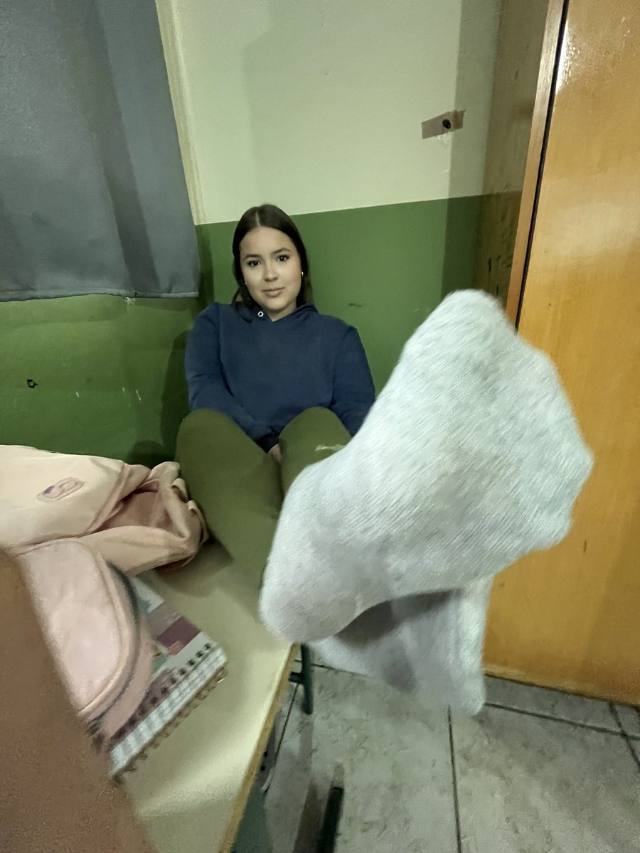 isilyuu023's tweet photo. Elegante na escola sendo adolescente https://t.co/XHTCMA895n