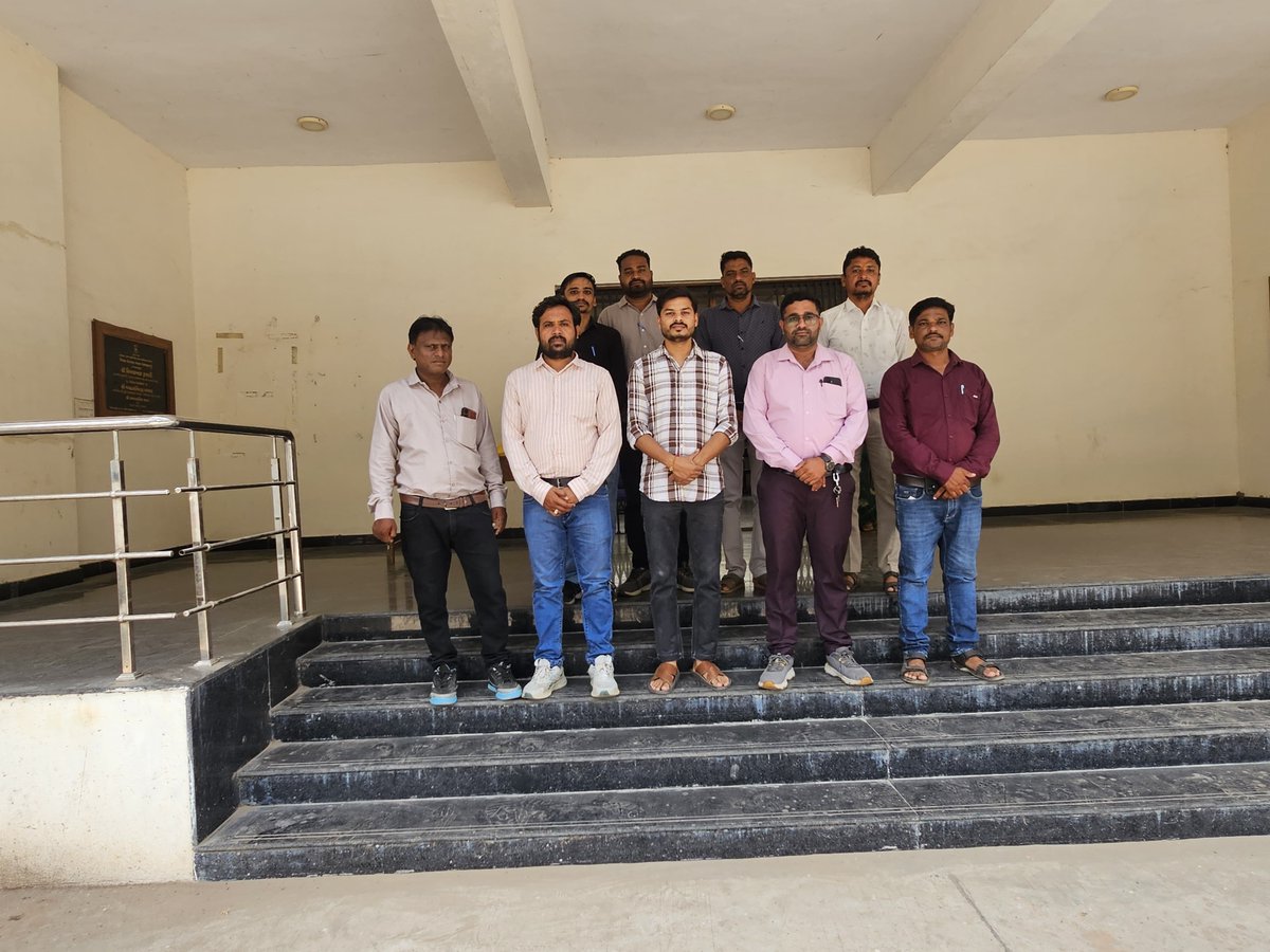 pms_gs_mandal's tweet photo. આજરોજ પંચમહાલ જિલ્લા ગ્રામસેવક મંડળ ધ્વારા ગ્રામસેવકોના પડતર પ્રશ્નો બાબતે માન. જિલ્લા વિકાસ અધિકારીસાહેબશ્રી, માન. કલેકટરસાહેબશ્રી અને માન. જીલ્લા ખેતીવાડી અધિકારીસાહેબશ્રી ને આવેદન પત્ર આપવા���ાં આવ્યું.#GramsevakNyayLadat https://t.co/gjm5Yd9oJe