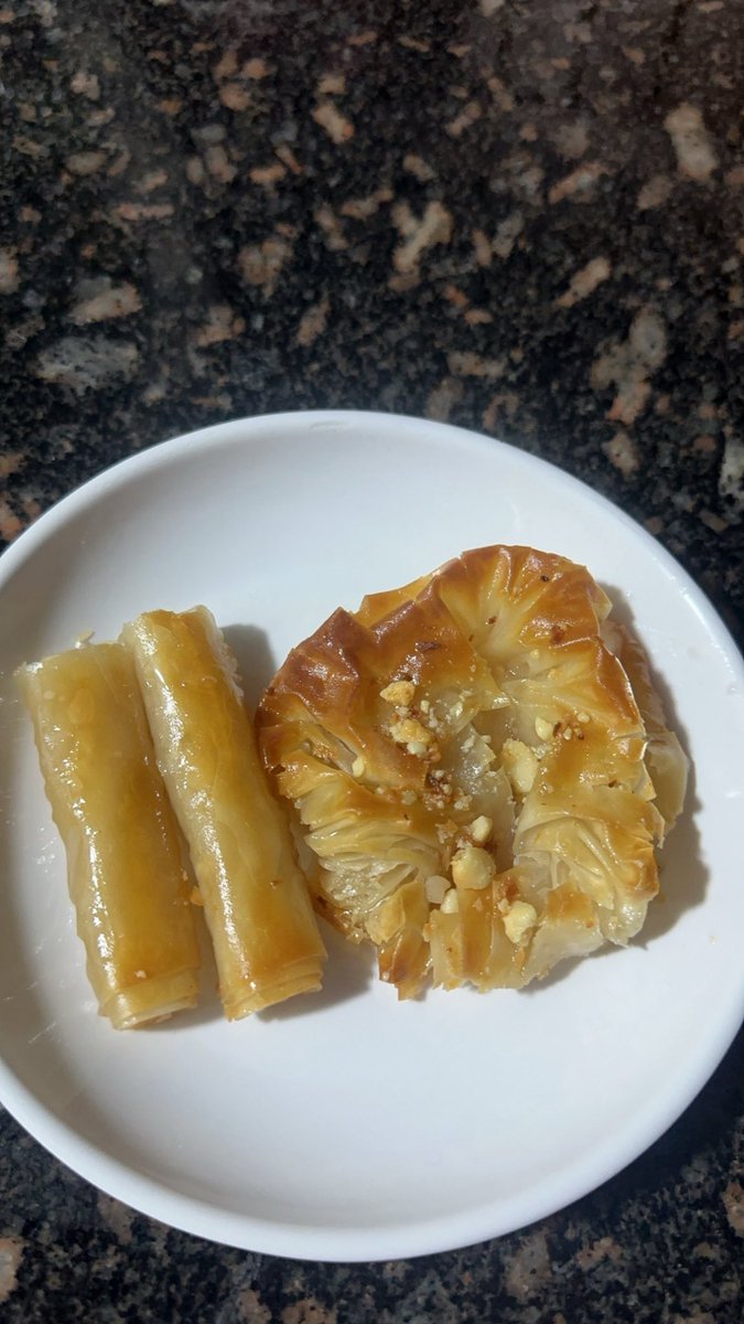 RNA_abdelkareem's tweet photo. بفكر افتح محل حلويات 😋 https://t.co/Y5NVelvdnJ