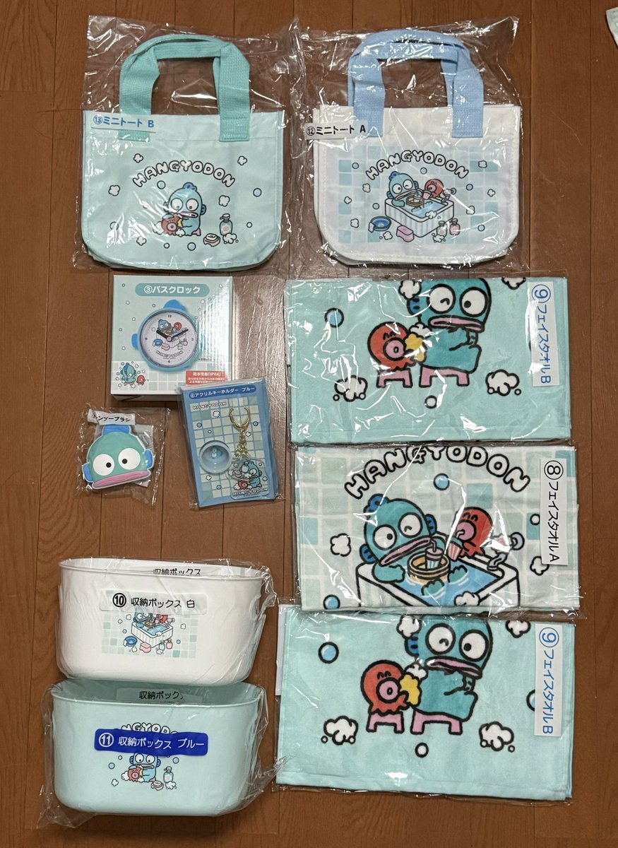 GWml5's tweet photo. 左、一番くじ12回やって被ったバスクロック2個はお客さんにあげた
右、やっと欲しかったadidasのスカート試着して買えた。XSは作りがないって言われたけどネットXSあるじゃねーか😂😂😂 https://t.co/S5keRrTRJW