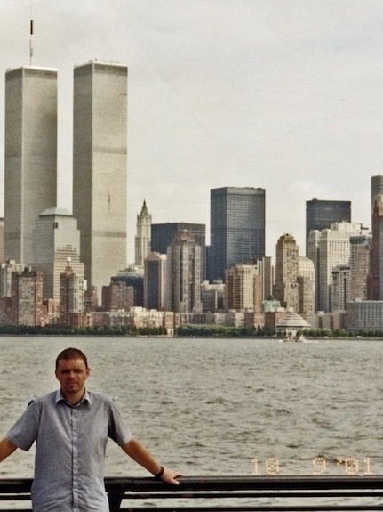 mamboitaliano__'s tweet photo. Taken today, September 10, 2001 🇺🇸💔

A quarter of a century ago

With the date still superimposed at the bottom, the way they used to do it

Those towers would never again see another sunset after that day

The breathtaking sunset of New York

The sunset over our world with a broken soul

That East-West rift that splits us in two, that splits the geography, routes, choices, fears

Today, not much has changed

That subtle hostility is still intact

That feeling of never really understanding anything about the “Middle East”

But our hearts, we do understand

Our loved ones we mourn

The names, the colleagues, the friends, the firefighters, the heroes

I don’t know exactly where we are going

But I know where we come from

From that world that existed before September 11

The most powerful watershed in history

That no one forgets

Because it made us understand that on a sunny late-summer morning, even the impossible can happen

And that we will never return to the world before that photo…
