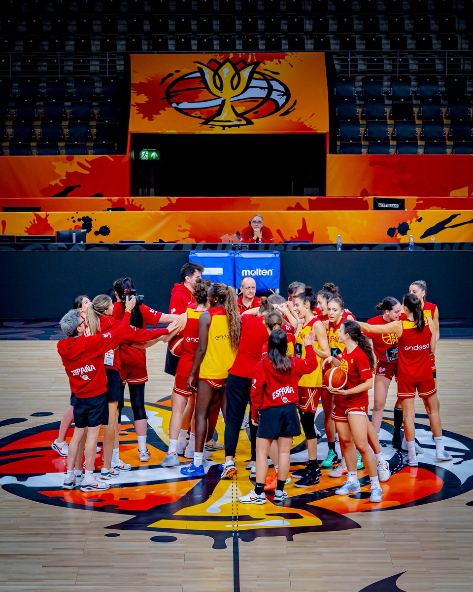 ACBCOM's tweet photo. Hoy, la #SelFEM🇪🇸 se juega seguir haciendo HISTORIA para el baloncesto español, y luchará por meterse en semifinales del #FIBAWWC.
¡Todos estamos con vosotras!
¡A por Australia🇦🇺!
#ElMundialDeTodos 💪 https://t.co/qE8bpBl3M5
