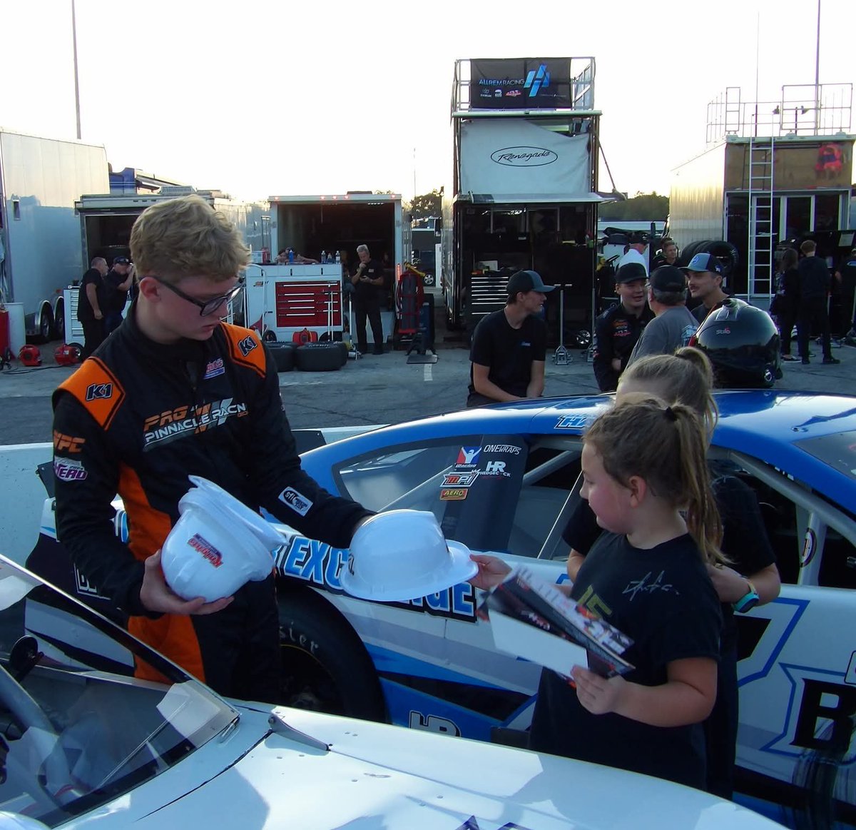 ShortTrackRep's tweet photo. BREAKING NEWS:
@LandonSHuffman will make his @NASCAROReillyAP debut at @ItsBristolBaby on September 18th for @teamspsracing.

This will also count as SPS Racing's maiden start in the O'Reilly Series. The #43 will be Huffman's number. https://t.co/MwJyLLLEXs