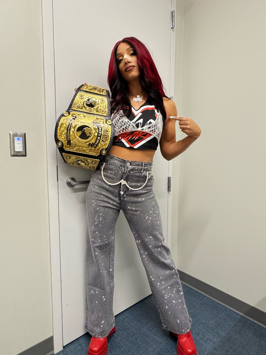 MercedesVarnado's tweet photo. My heart is with @RebelTanea  and everyone whose life has been affected by ALS
100% of profits from the #RebelHeart tee &amp; bracelet go to @iamalsorg @ShopAEW https://t.co/pMeMzPfswK