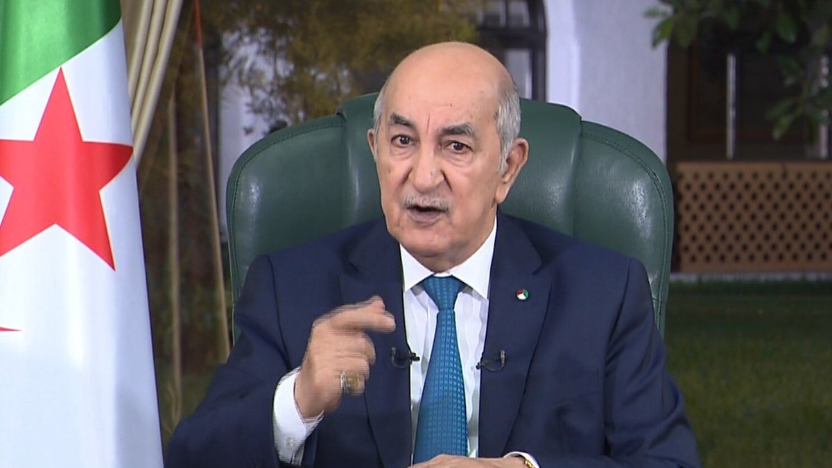 SpectateursFr's tweet photo. 🔴ALERTE INFO

🚨🇩🇿🇦🇪 L’ALGÉRIE ROMPT OFFICIELLEMENT SES RELATIONS DIPLOMATIQUES AVEC LES ÉMIRATS ARABES UNIS

🚨L’ambassadeur des Émirats arabes unis dispose désormais de 48 heures pour quitter le territoire algérien ✈️

🚨Cette décision marque une rupture majeure entre Alger et Abou Dhabi, après plusieurs années de tensions croissantes.