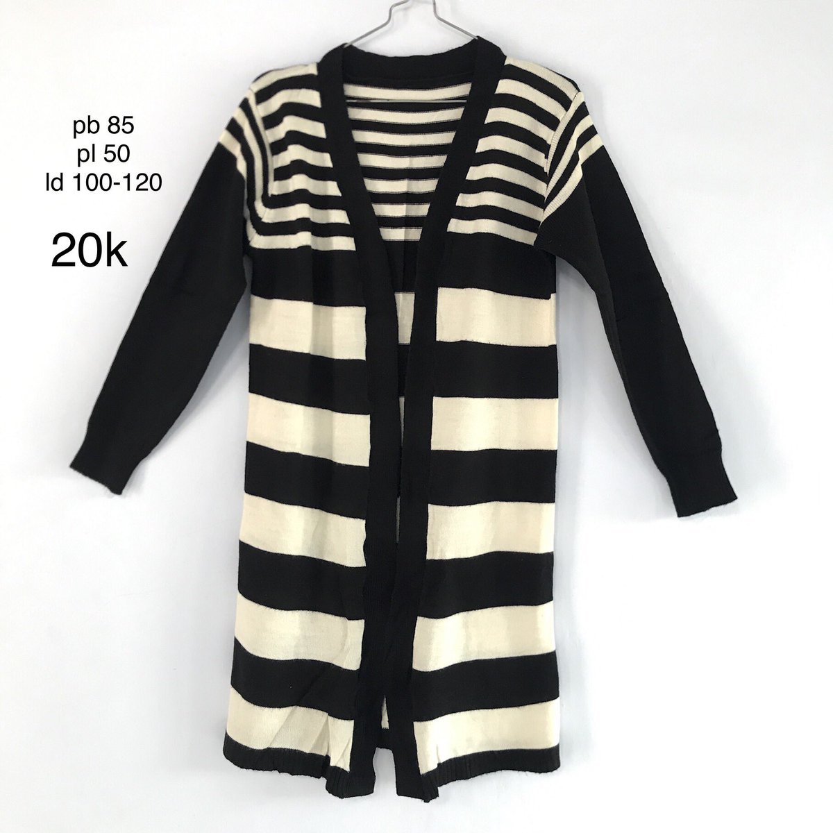 jwblnjid's tweet photo. long cardigan rajut hitam putih stripe no minus bahan juga tebel ga yg tipis yhh yuk bisa 🍊+gratong https://t.co/Q15emDsdEy