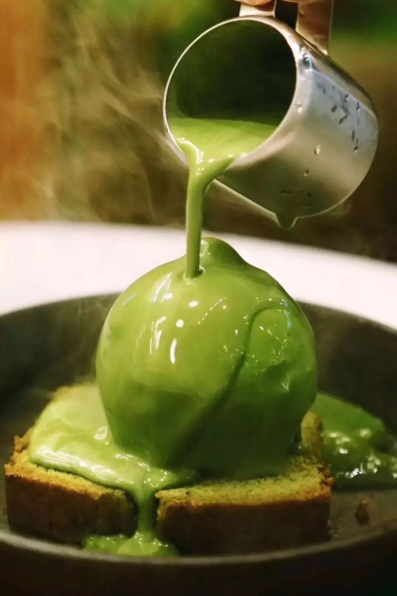 amelp819016's tweet photo. Just tried the new matcha croissant at the downtown patisserie—flaky layers, rich umami, and a slight sweetness that hits perfectly. 10/10 would come back for a second one this weekend!， https://t.co/3qzxio5k4W