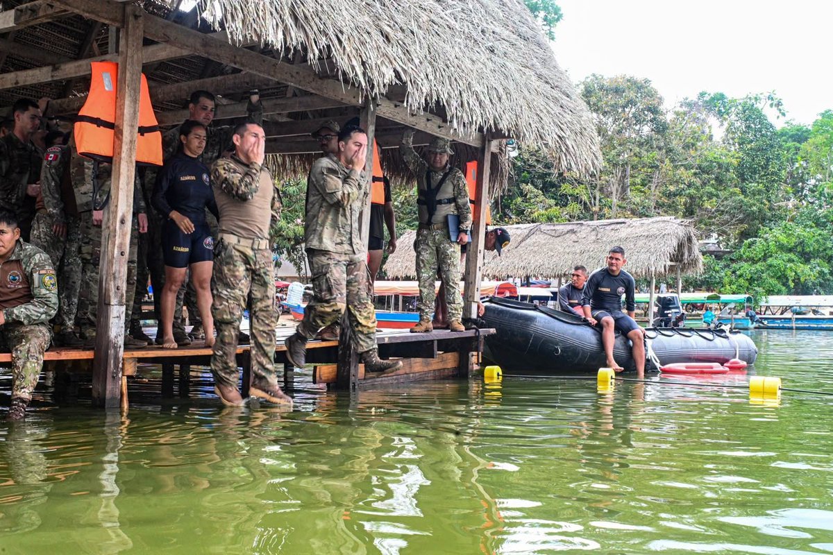 EjercitoPeru's tweet photo. #TARAPOTO | En la Escuela de Selva del Ejército se desarrolló el segundo día de “Vanguardia 2026” con efectivos de Perú, Argentina, Chile y EE. UU., quienes entrenaron técnicas de natación y supervivencia acuática para estandarizar procedimientos e intercambiar experiencias. #NDP https://t.co/6od79tdu2q