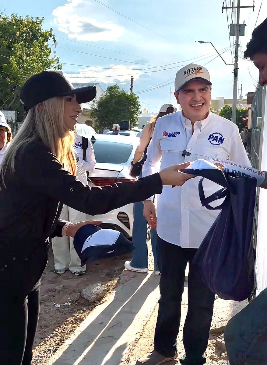 GildardoReal's tweet photo. Recorrer la Jesús García, escuchar a sus vecinos y conocer de frente lo que necesita. 🤝

Conozco Hermosillo colonia por colonia y sé cómo hacer que las cosas sucedan. Seguimos en las calles, defendiendo la H.

#LaHNosUne #DefendamosLaH https://t.co/49b86sOt24