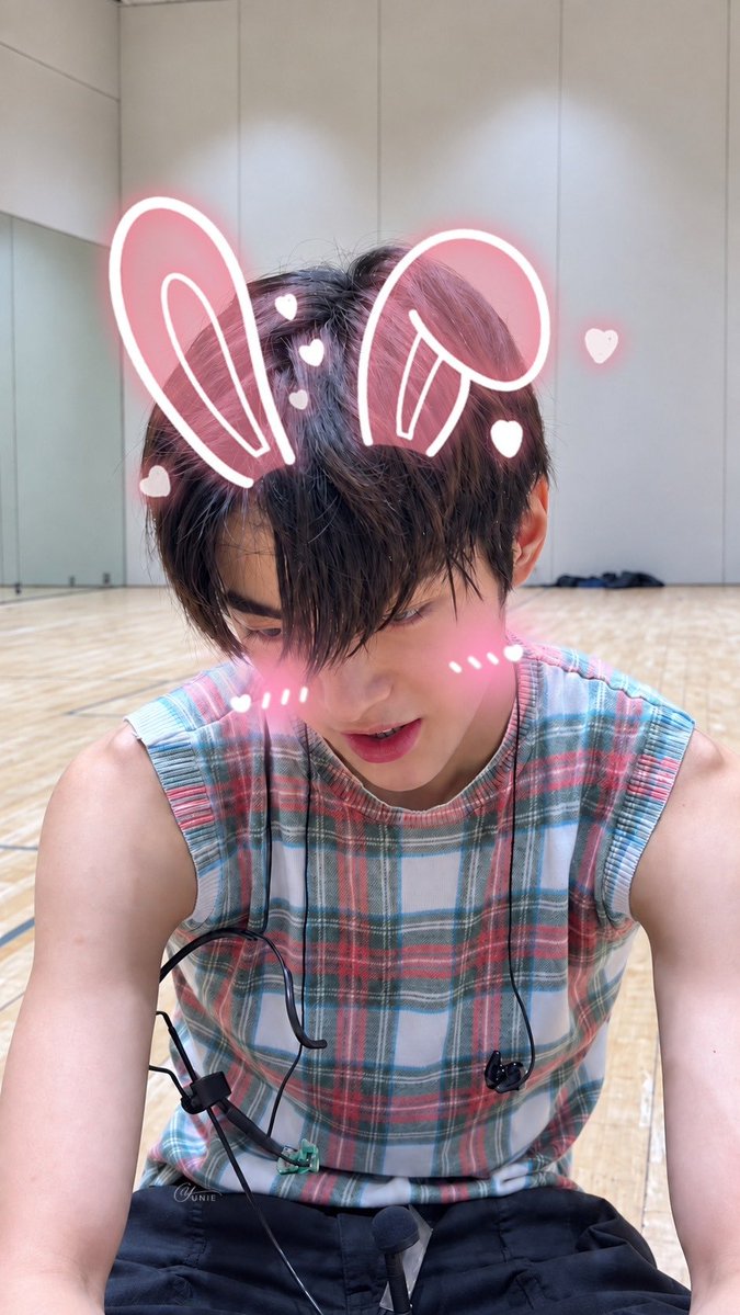GanYunie's tweet photo. 🐰🐰🐰

#KEONHO #건호 #CORTIS #코르티스 https://t.co/CHQ7emP8K9