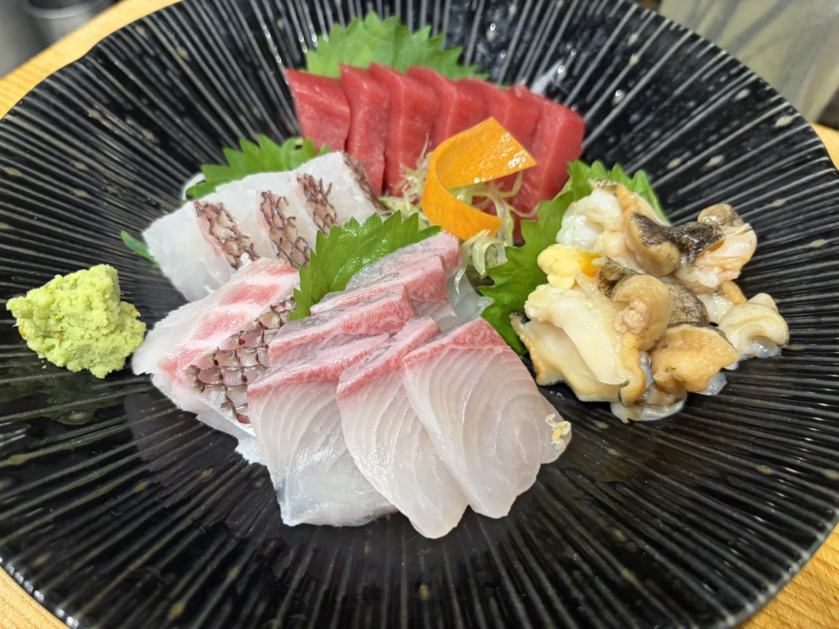pong3665's tweet photo. 昨日ランチ　昨年まで勤務のSさんが来てくれ嬉しかった
社会人1年生も頑張れているようで😀
 
本日も活〆鮮魚入荷 真鯛・カンパチ。つぶ貝・いわし、生牡蠣16:00～@150円
季節メニュー¨初秋¨となりました　
カニクリトマトソースオーブン焼き、焦がしコーンのガリバタ焼きなど洋風な品もあります https://t.co/31zr6VWJX3
